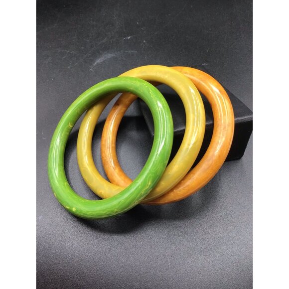 Vintage Collectible Bracelets Bakelite Bangles Set of 3 in Orange Yellow Green - Picture 4 of 7